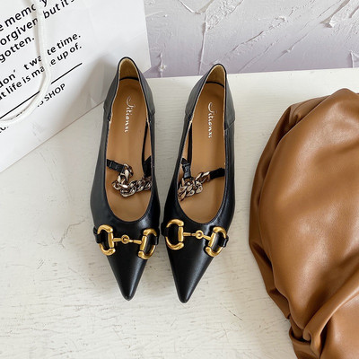 Sieviešu smailie apavi no eko ādas ar metāla apdari