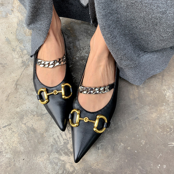 Sieviešu smailie apavi no eko ādas ar metāla apdari