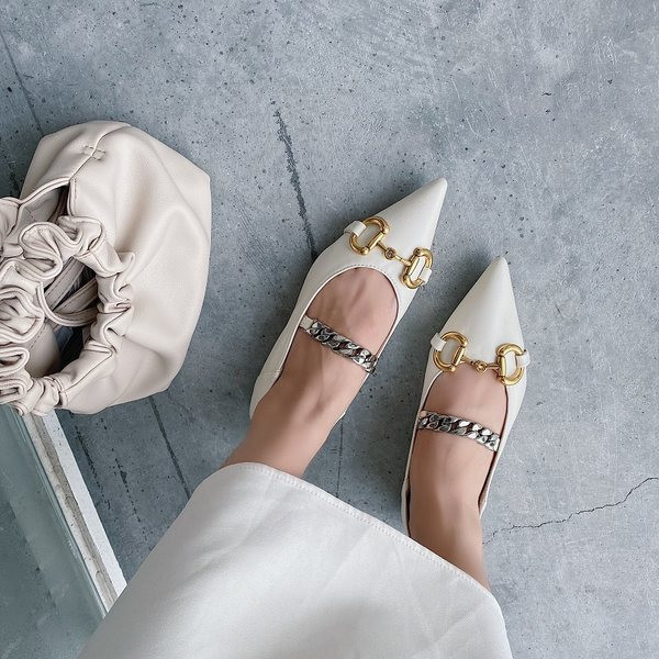 Sieviešu smailie apavi no eko ādas ar metāla apdari