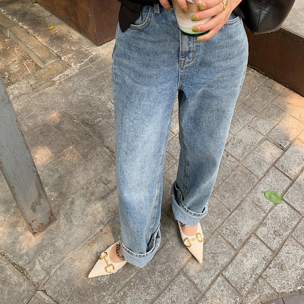 Sieviešu smailie apavi no eko ādas ar metāla apdari