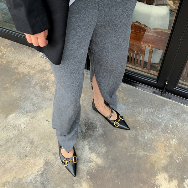 Sieviešu smailie apavi no eko ādas ar metāla apdari