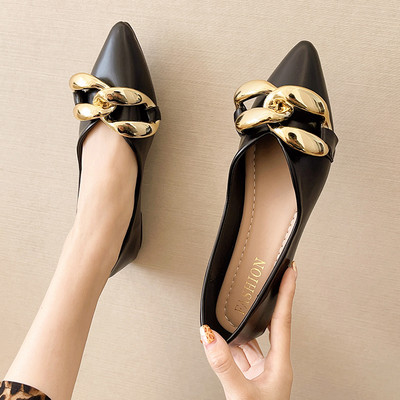 Sieviešu apavi no eko ādas smaila modeļa ar metāla apdari