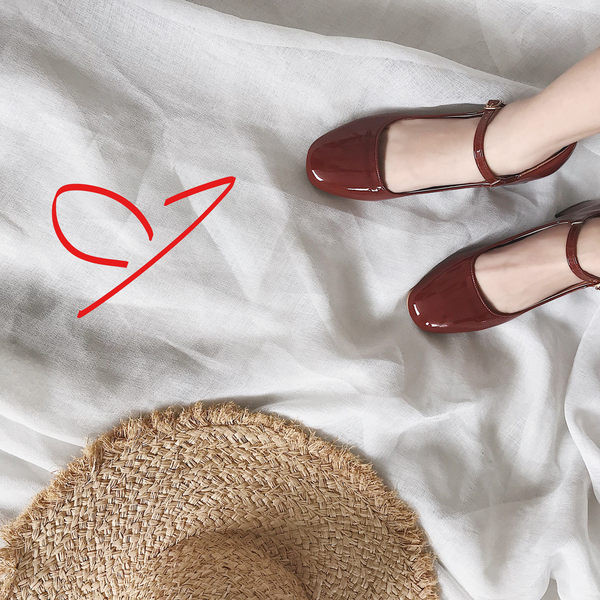 Sieviešu ikdienas apavi ar bieziem papēžiem - izgatavoti no eko ādas