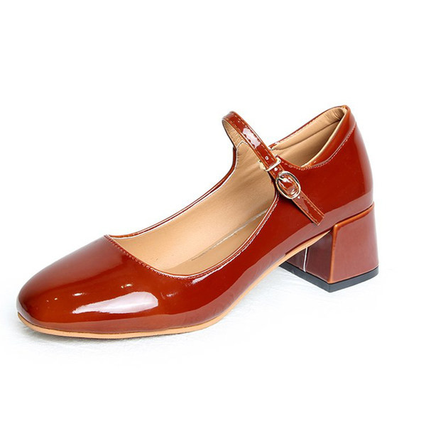 Sieviešu ikdienas apavi ar bieziem papēžiem - izgatavoti no eko ādas