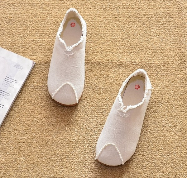 Jauna modeļa ikdienas tekstila apavu noapaļots modelis