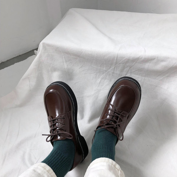 Pantofi de dama din piele cu sireturi in negru si maro