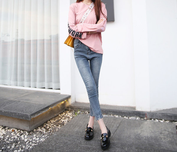 Sieviešu ikdienas apavi ar metāla elementu - mākslīgā āda divās krāsās