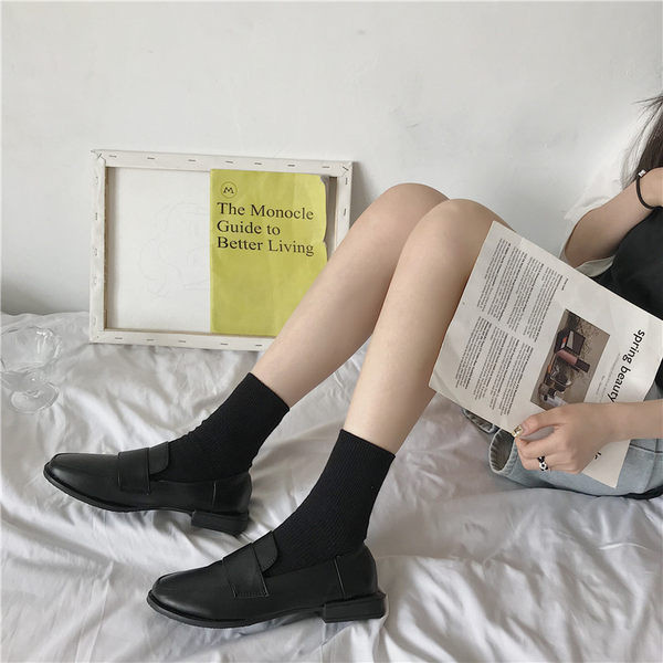 Melni sieviešu ikdienas apavi ar plakanu zoli