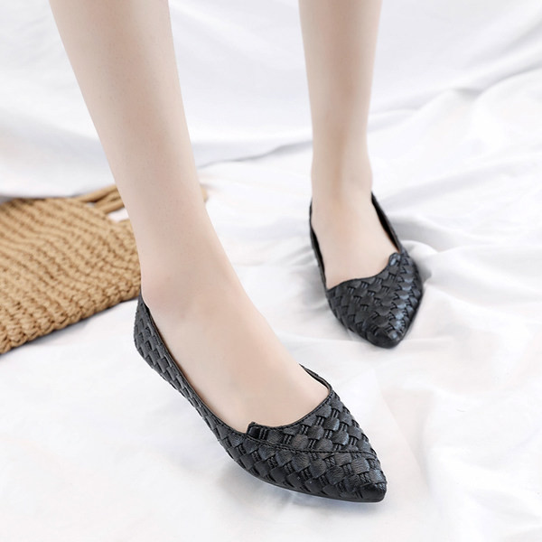 Juodi moteriški laisvalaikio smaili batai