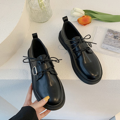 Sieviešu apavi ar raupju zoli un šņorēm