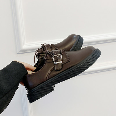 Sieviešu apavi ar raupju zoli un šņorēm