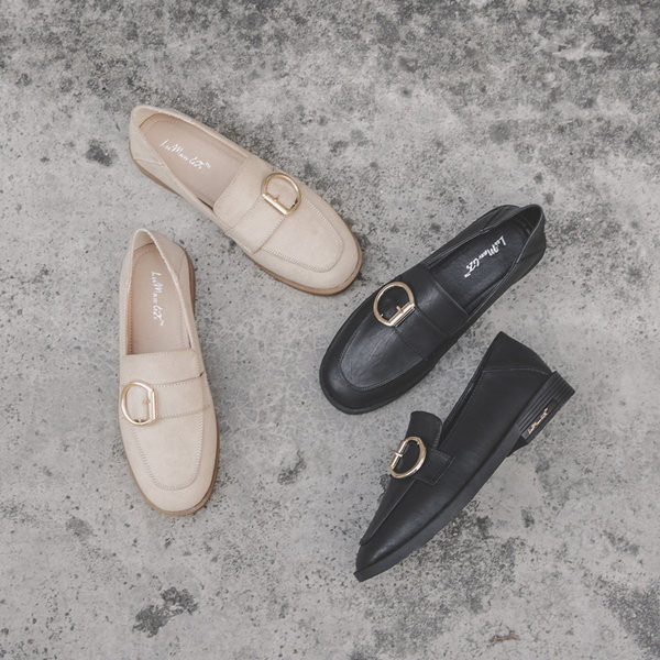 Ikdienas sieviešu apavi ar zemu kvadrātveida papēdi ar metāla sprādzi - vairāki modeļi