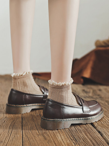 Jauns ikdienas apavu modelis no eko ādas - plain modelis