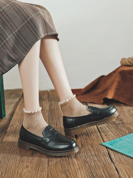 Jauns ikdienas apavu modelis no eko ādas - plain modelis