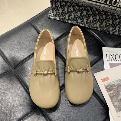 Sieviešu ikdienas apavi ar metāla elementu un plakanu zoli - trīs krāsas