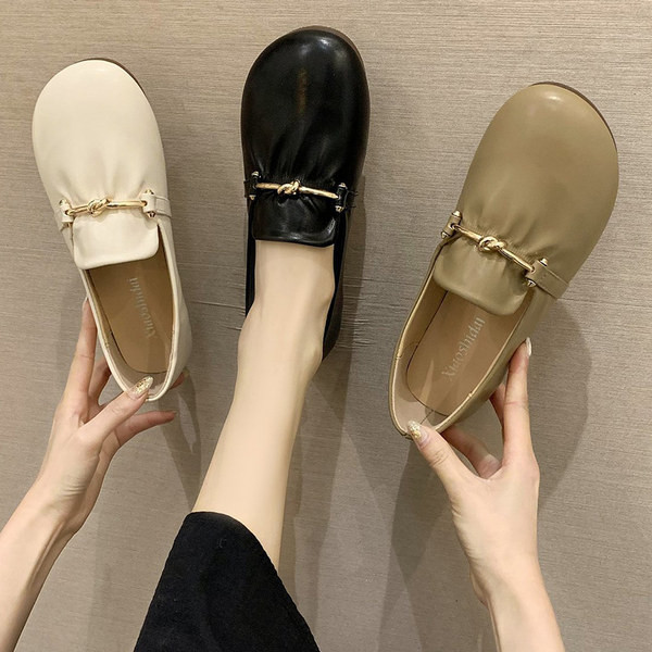 Sieviešu ikdienas apavi ar metāla elementu un plakanu zoli - trīs krāsas