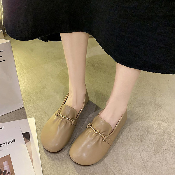 Sieviešu ikdienas apavi ar metāla elementu un plakanu zoli - trīs krāsas