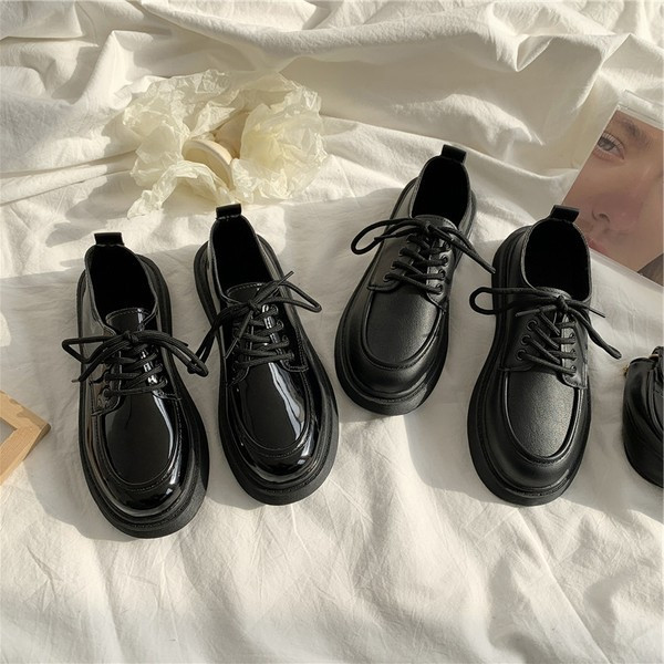 Ikdienas sieviešu apavi no mākslīgās ādas ar šņorēm