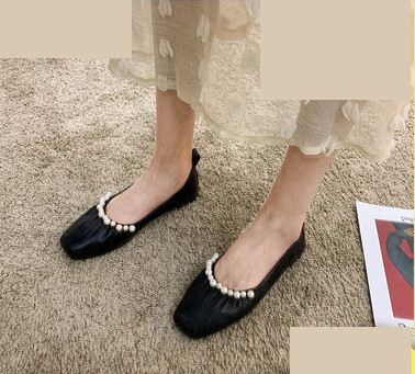 Sieviešu zemas kurpes ar pērlēm