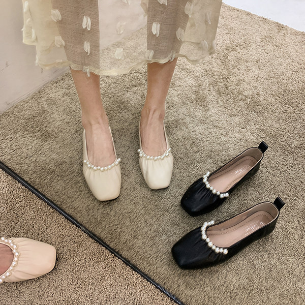 Sieviešu zemas kurpes ar pērlēm