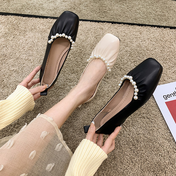 Sieviešu zemas kurpes ar pērlēm