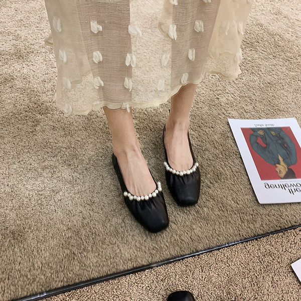 Sieviešu zemas kurpes ar pērlēm