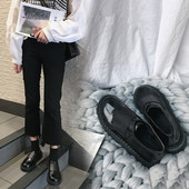 Sieviešu ikdienas ādas apavi ar plakanu zoli - melnā krāsā