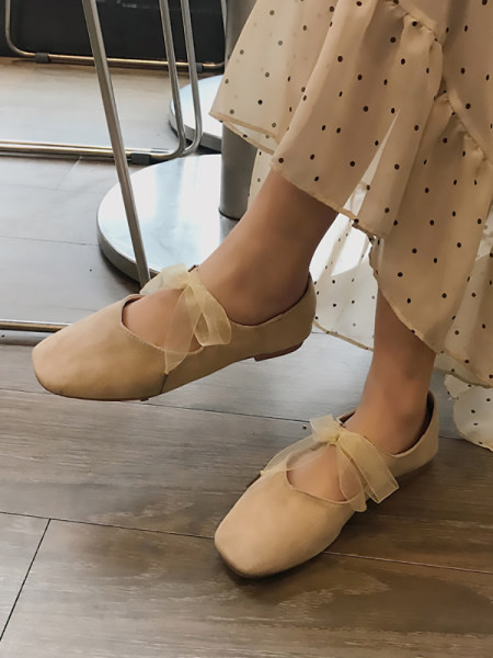 Sieviešu ikdienas apavi no eko zamšādas ar tillu