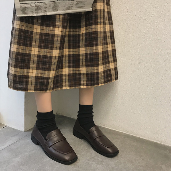 Sieviešu ādas apavi melnā un brūnā krāsā