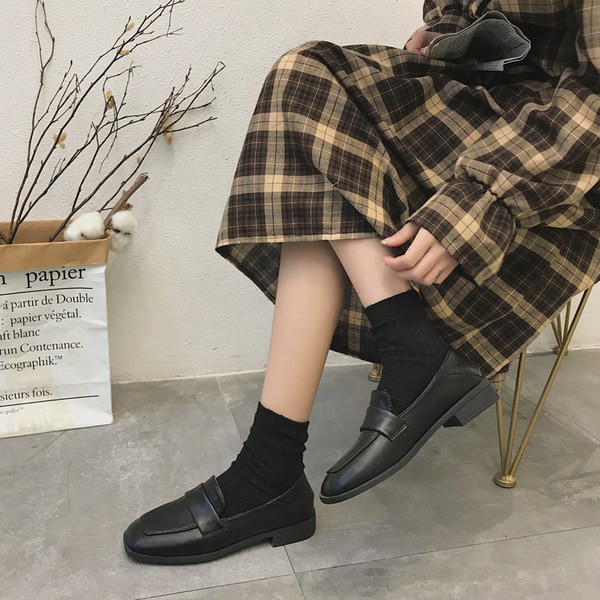 Sieviešu ādas apavi melnā un brūnā krāsā