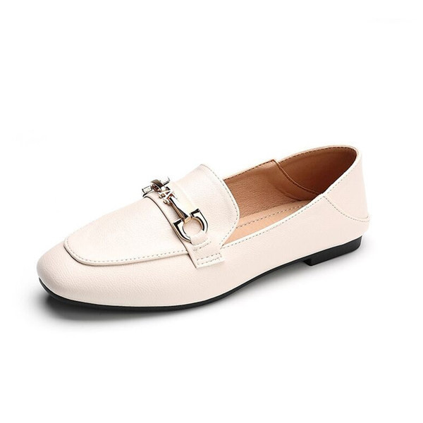 Jauns sieviešu ādas apavu modelis ar metāla elementu - melns un bēšs