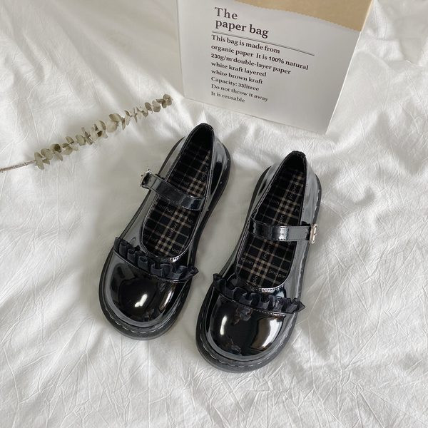 Sieviešu ikdienas apavi no eko ādas ar lokām un plānām lencēm