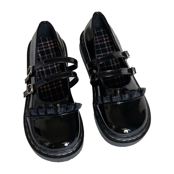 Sieviešu ikdienas apavi no eko ādas ar lokām un plānām lencēm