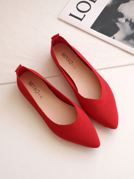 Sieviešu elpojošas smailas kurpes ar caurumiem