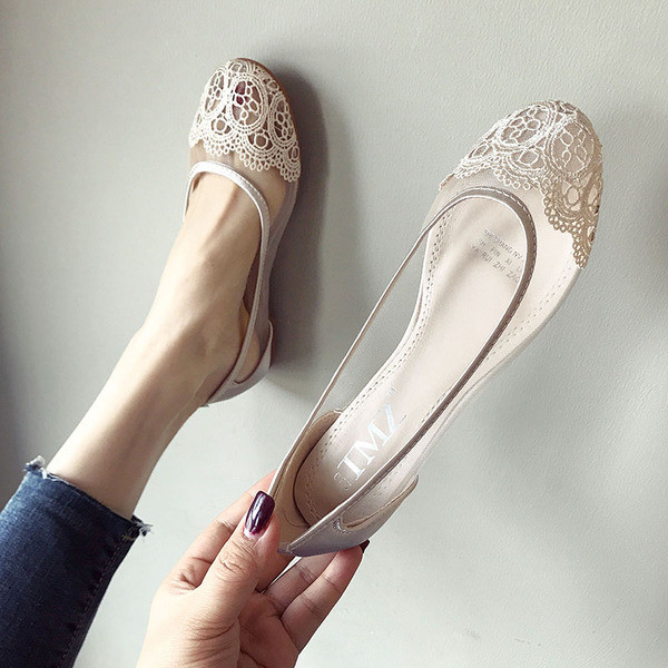 Sieviešu tīkliņkurpes ar mežģīnēm un plakanu zoli