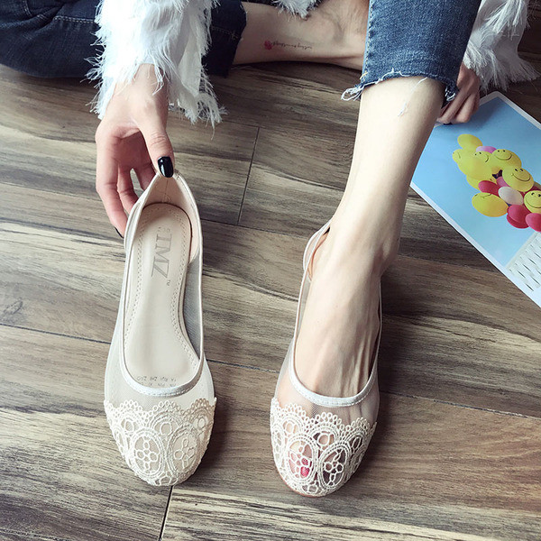 Sieviešu tīkliņkurpes ar mežģīnēm un plakanu zoli