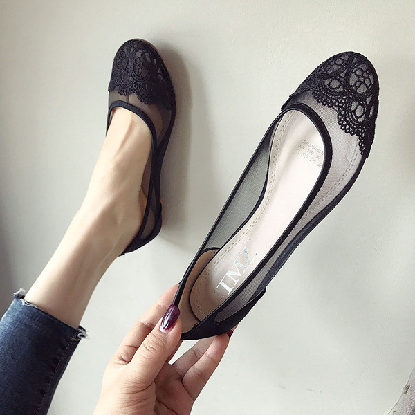 Sieviešu tīkliņkurpes ar mežģīnēm un plakanu zoli