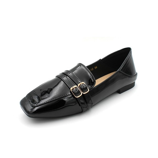 Sieviešu lakādas kurpes ar sprādzēm