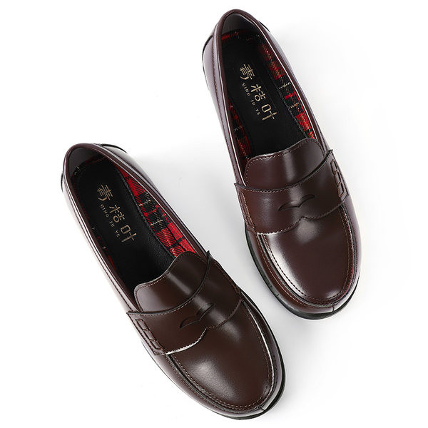 Sieviešu apavi no eko ādas ar zemu biezu papēdi - tīrs modelis