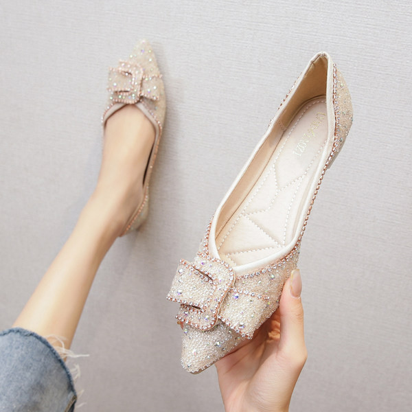 Sieviešu stilīgas smailas kurpes ar akmeņiem