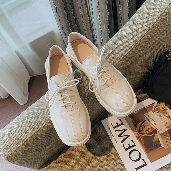 Ikdienas sieviešu apavi no eko ādas ar šņorēm - divu krāsu