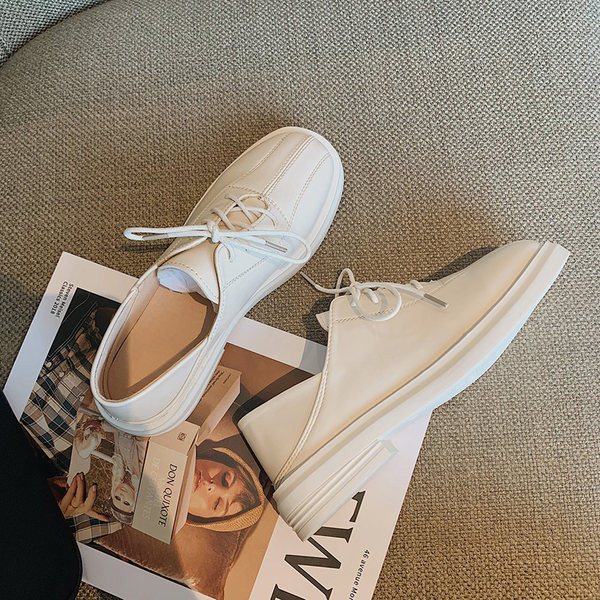 Ikdienas sieviešu apavi no eko ādas ar šņorēm - divu krāsu