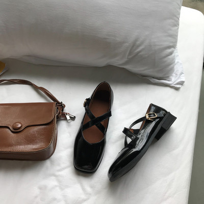 Sieviešu ikdienas ādas apavi no melnas mākslīgās ādas