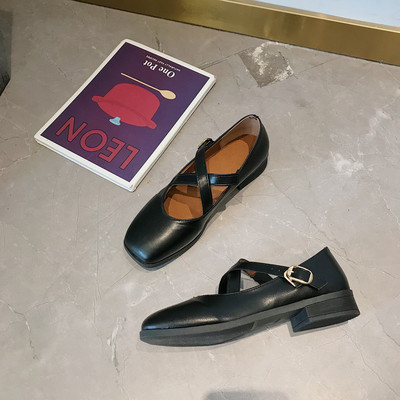 Sieviešu ikdienas ādas apavi no melnas mākslīgās ādas