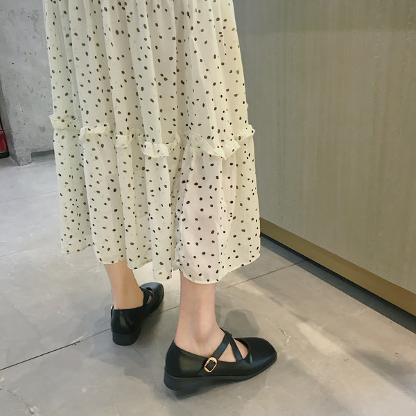 Sieviešu ikdienas ādas apavi no melnas mākslīgās ādas