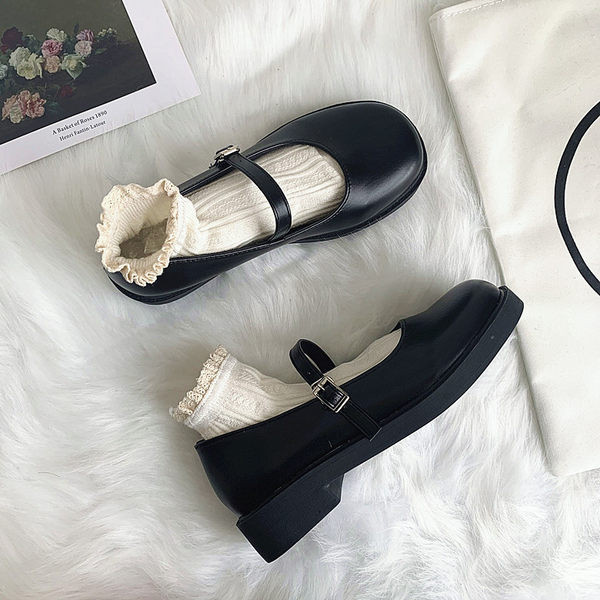 Model simplu de pantofi de dama din piele ecologica cu curele si catarame