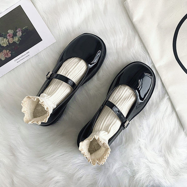 Model simplu de pantofi de dama din piele ecologica cu curele si catarame