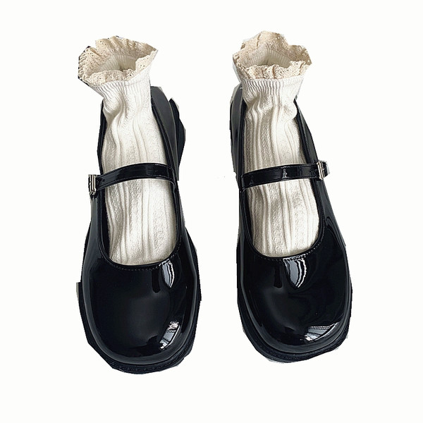 Model simplu de pantofi de dama din piele ecologica cu curele si catarame