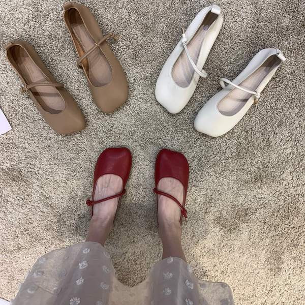 Sieviešu ikdienas apavi ar mākslīgās ādas siksniņu