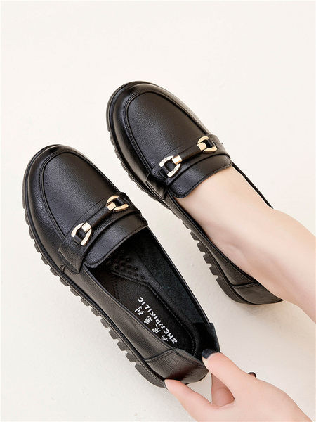 Ikdienas sieviešu mokasīni ar metāla elementu no eko ādas